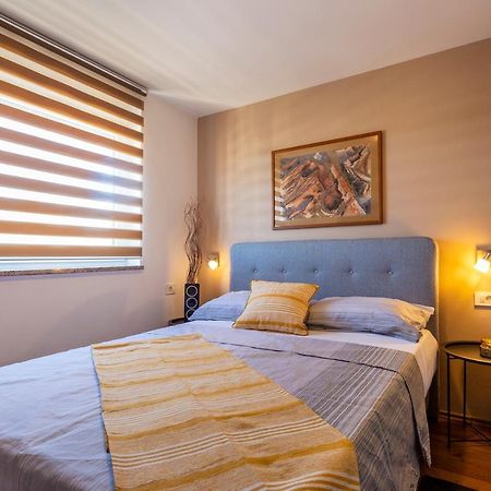 Apartman Ember Pula Exterior foto