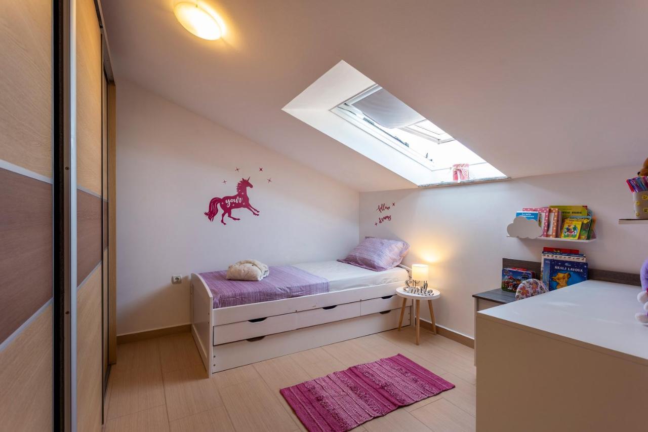 Apartman Ember Pula Exterior foto
