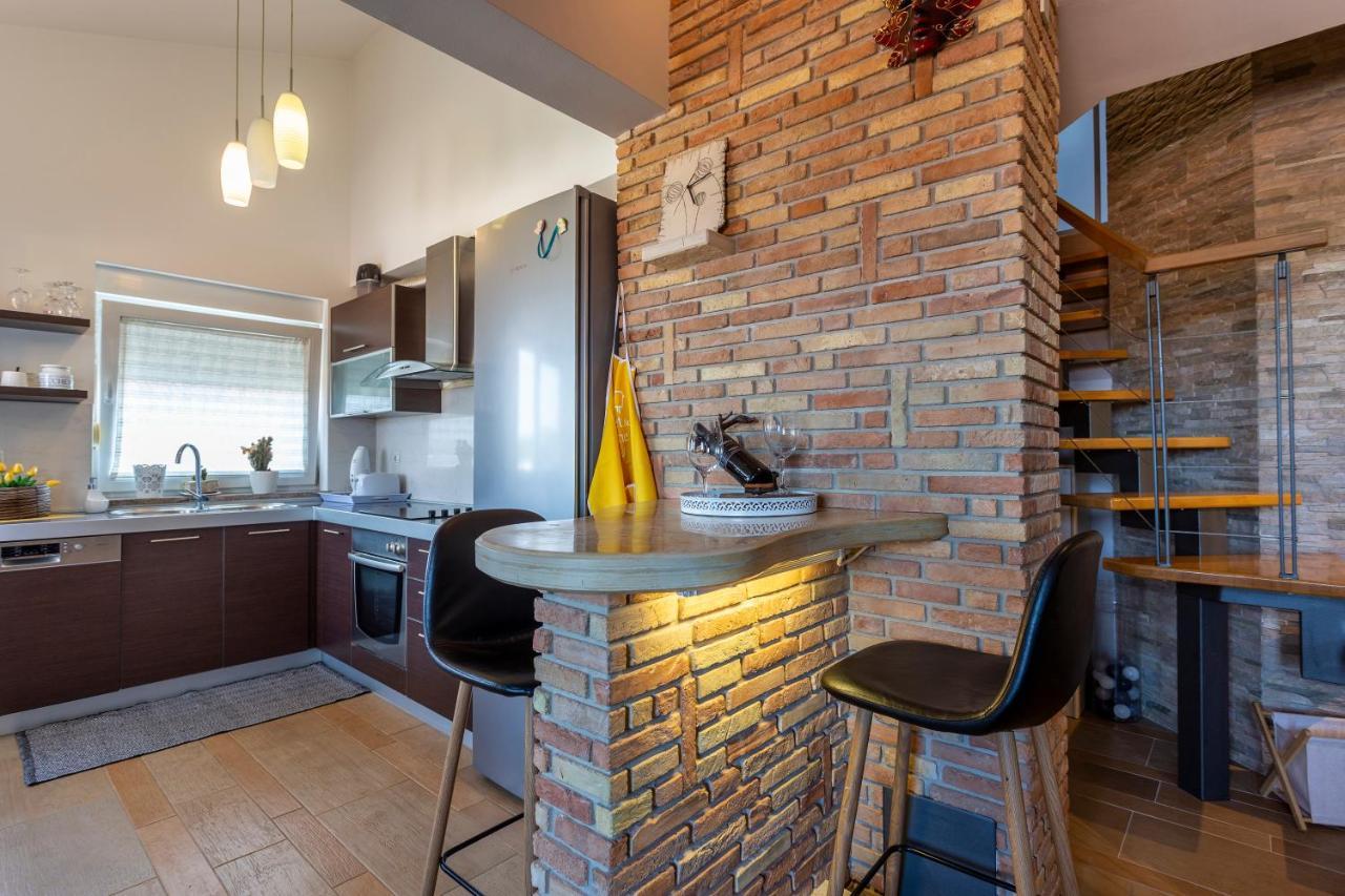 Apartman Ember Pula Exterior foto